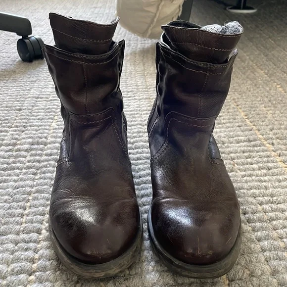 Vera wang boot - Picture 2 of 3